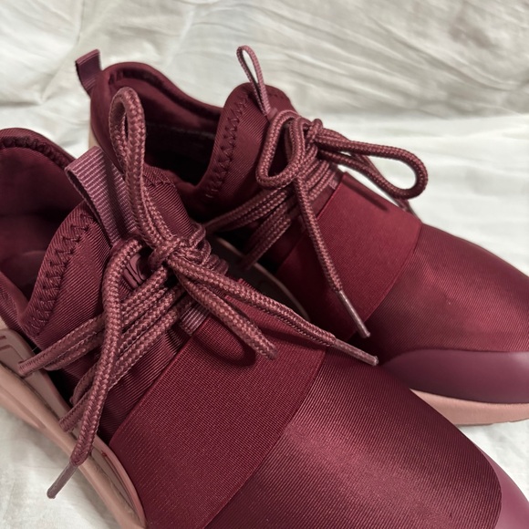 Fabletics Zuma Studio Sneakers 6.5 Burgundy / Pink Memory Foam - Picture 5 of 12